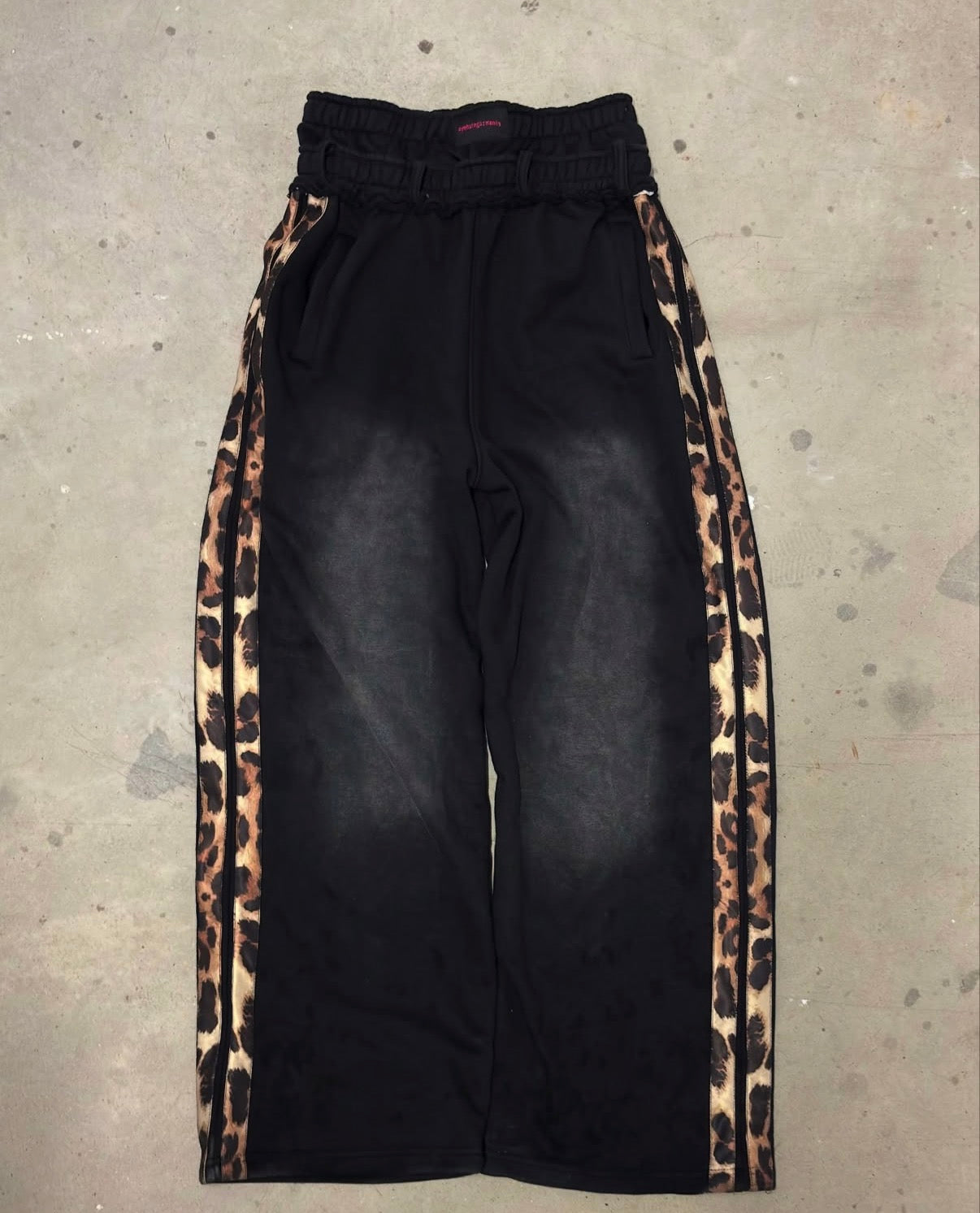 Regular Cheetah sweatpants
